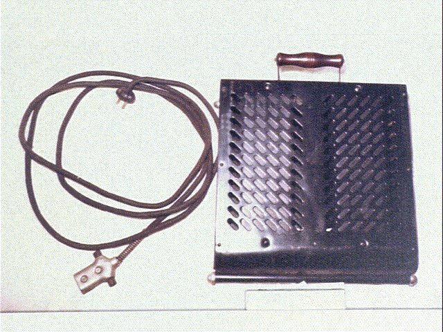 作品画像:電気足温器(100W・100V)