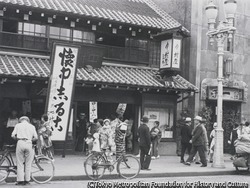 作品画像:お菓子屋の店