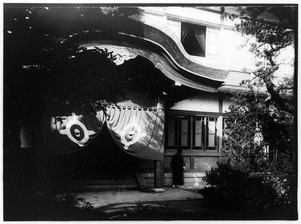 作品画像:建物入口