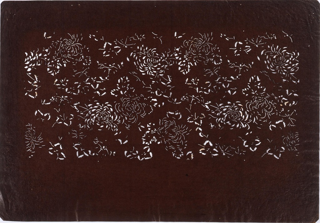 作品画像:長板中形型紙 菊(小判 追掛)