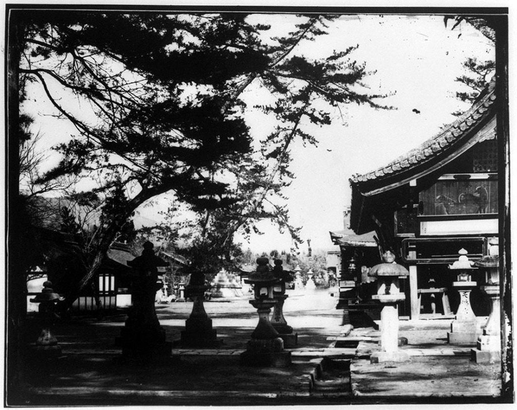 作品画像:寺院と灯篭