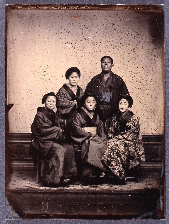 作品画像:男性と女性4人