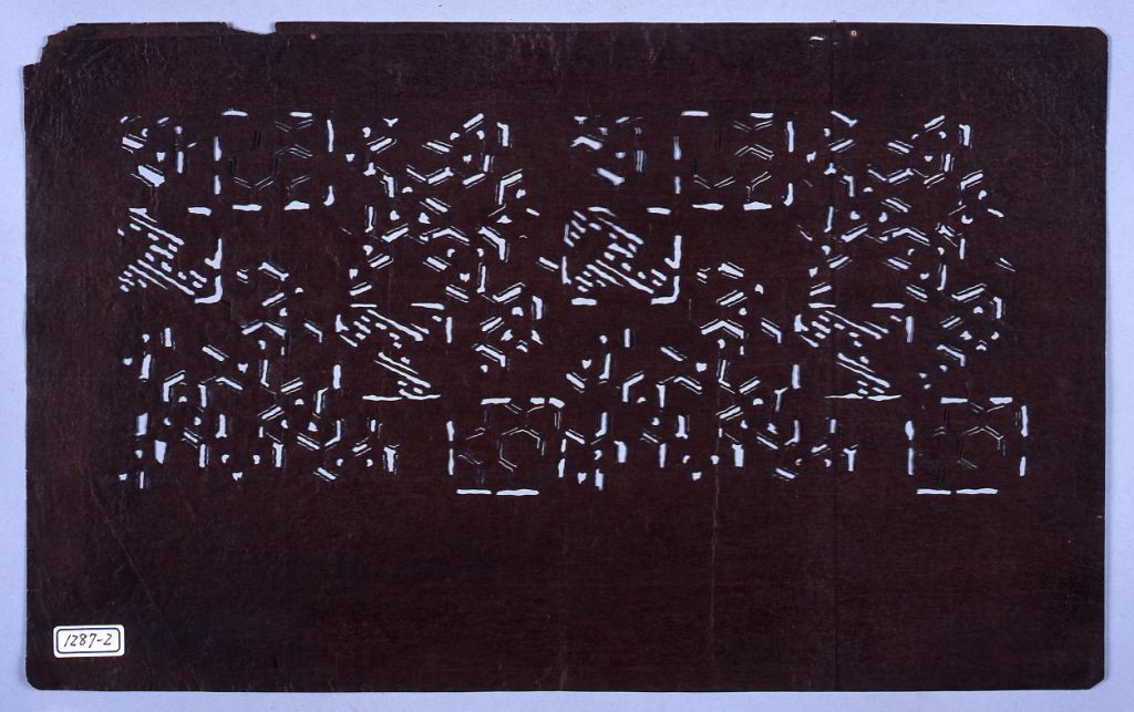 作品画像:長板中形型紙 毘沙門に角文 (小判 追掛)