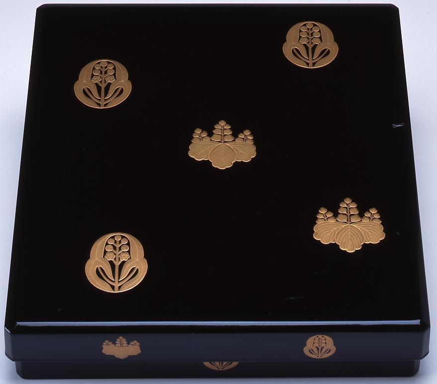 黒漆抱沢瀉桐紋散金蒔絵硯箱(対馬藩宗家旧蔵)