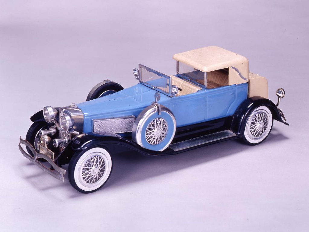 作品画像:車形ウィスキー瓶