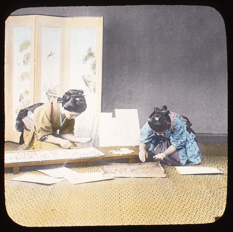 作品画像:蚕を選定する女性たち