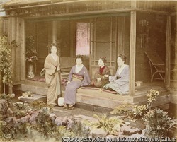 作品画像:(縁側での女性四人像)