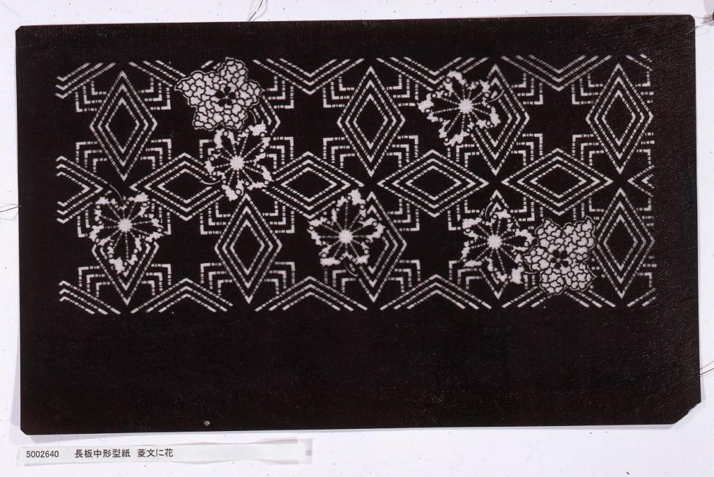 作品画像:長板中形型紙 菱文に花