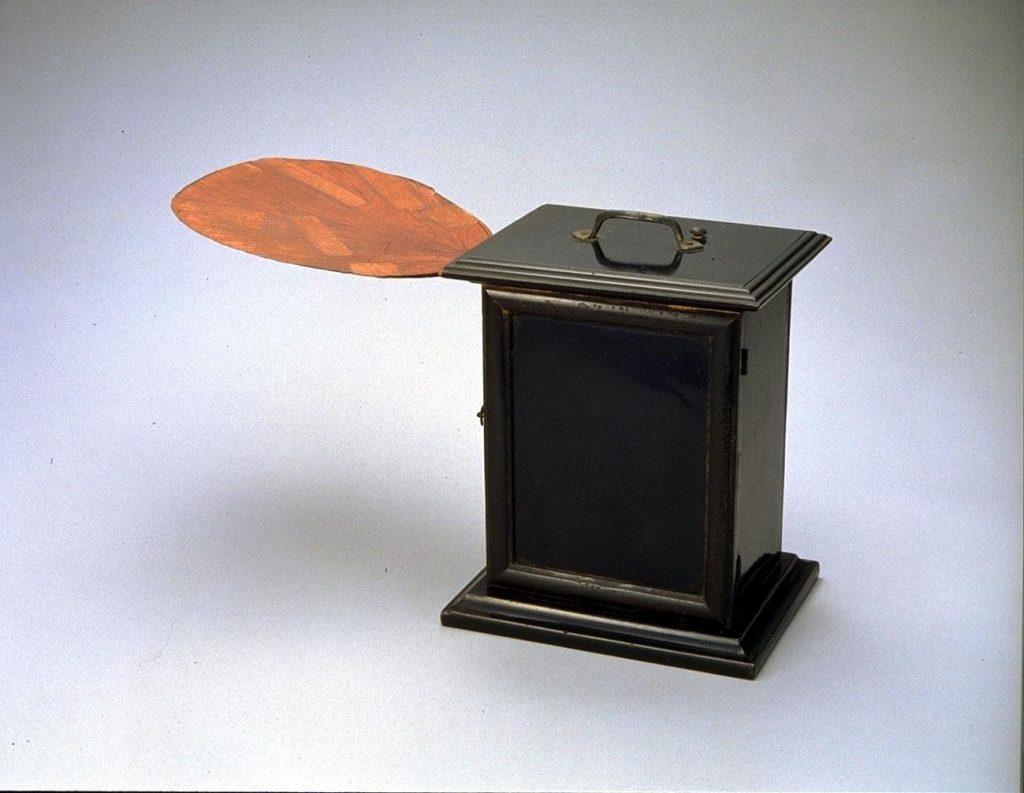 作品画像:2丁ゼンマイ式扇風機