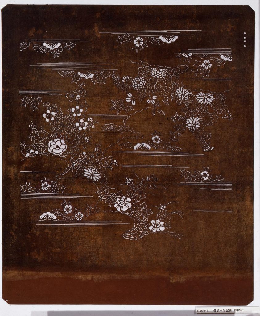 作品画像:長板中形型紙 霞に花