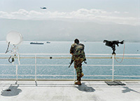 作品画像:<陸上の出来事>シリーズ 船舶保安、地震救援、海軍病院船USNSコンフォート、ハイチ
