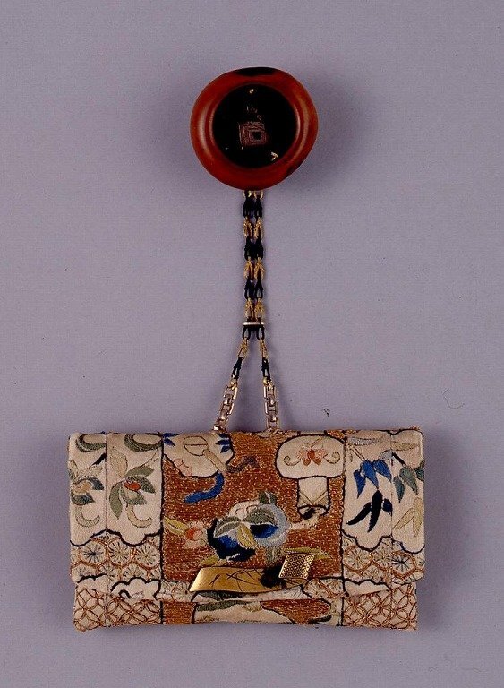 作品画像:唐美人刺繍一つ提げたばこ入れ