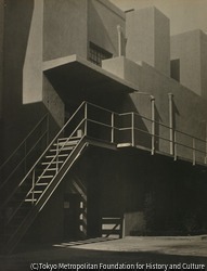 作品画像:(鉄の階段)