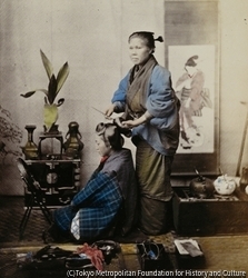 作品画像:髪を結う日本人女性