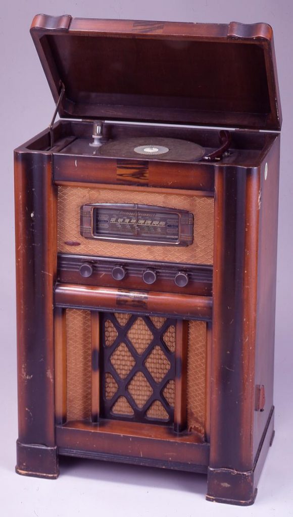 作品画像:電気蓄音機