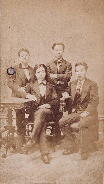 作品画像:川村清雄と徳川家留学生たち(ニューヨークブルックリンにて)