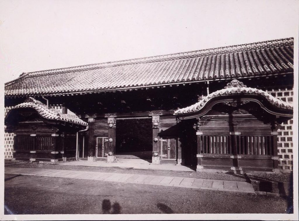 作品画像:温古写真集 10.旧薩摩藩装束屋敷門