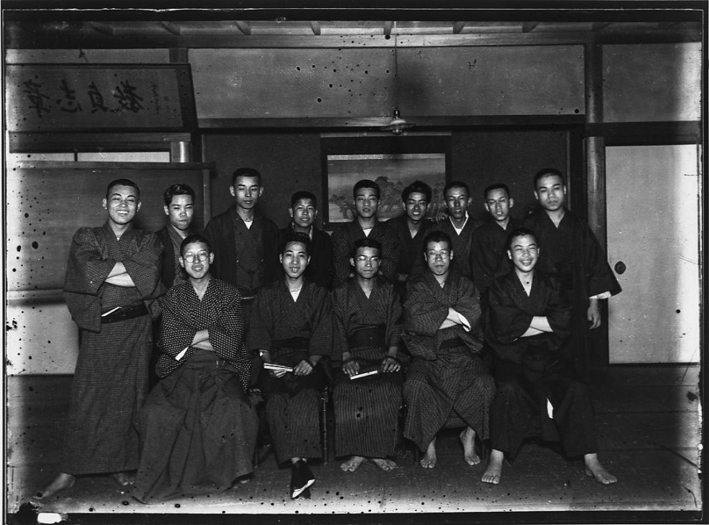 室内集合記念写真