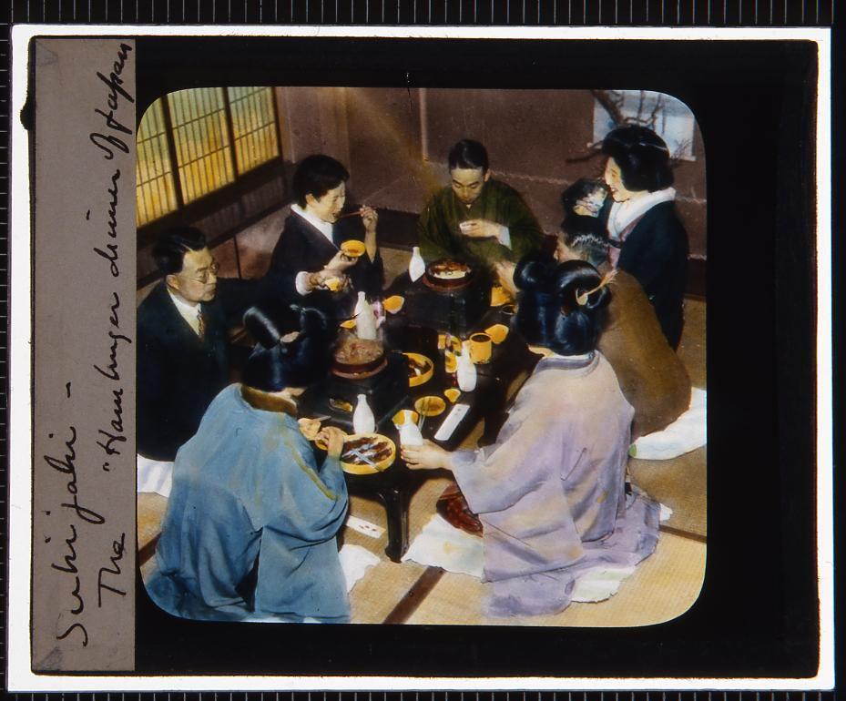 作品画像:すきやきを食べる人々(幻燈原板)