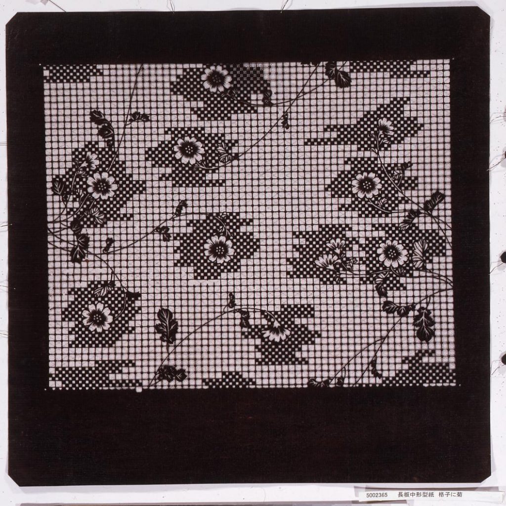 作品画像:長板中形型紙 格子に菊