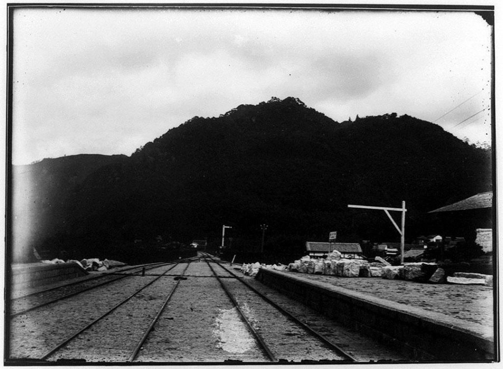 作品画像:線路とプラットフォーム