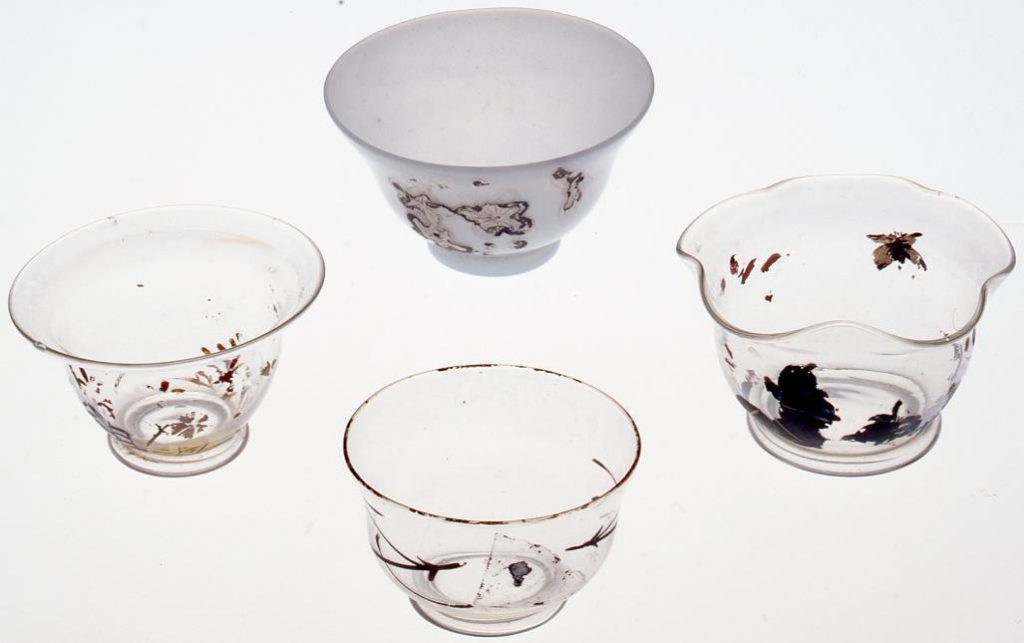 作品画像:無色絵入り(絵跡あり)宙吹き盃