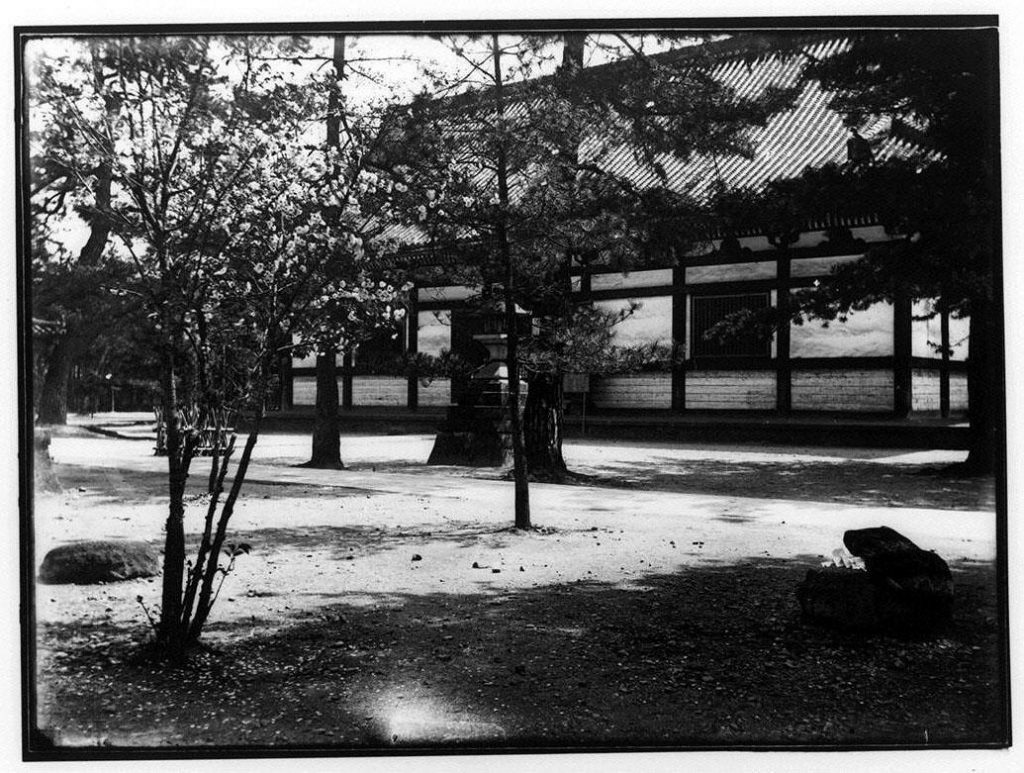作品画像:寺院の庭園
