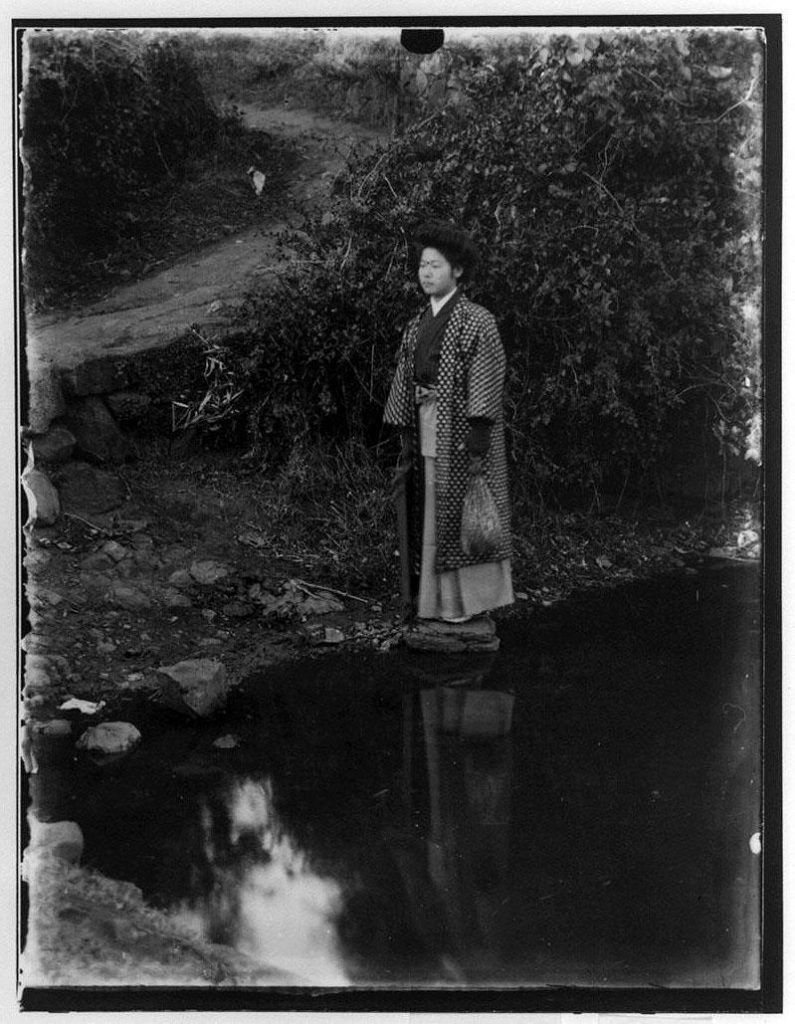 作品画像:水辺の女性