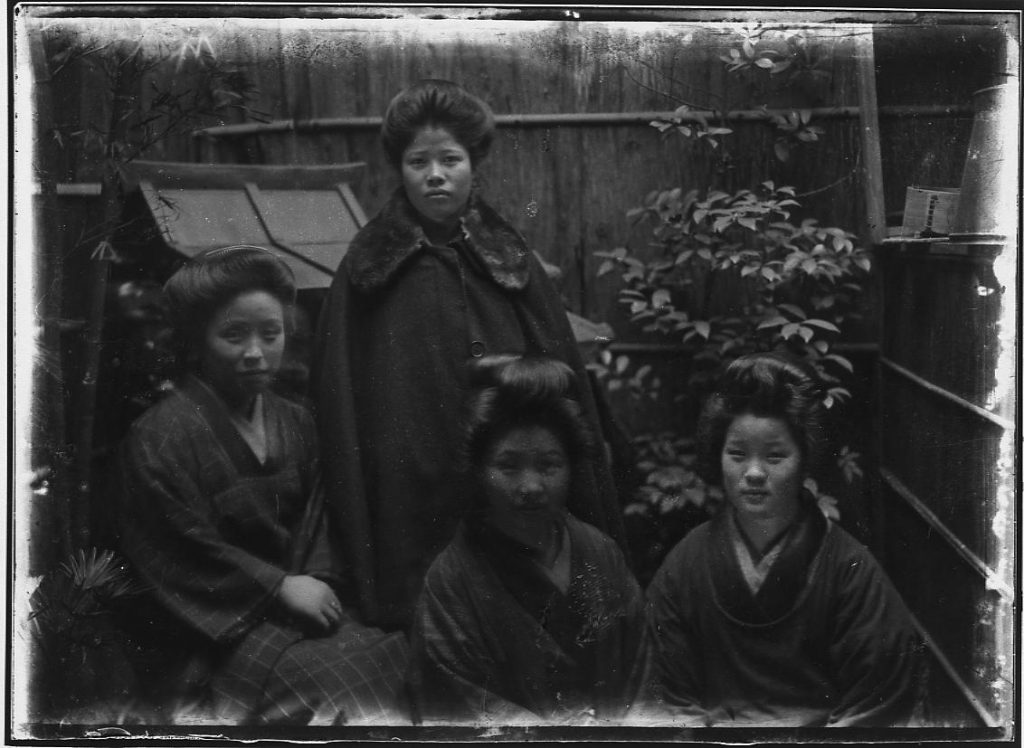 作品画像:4人の女性
