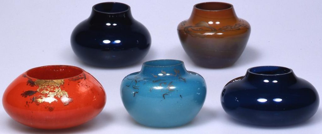 作品画像:密陀絵牡丹文赤橙色盃台