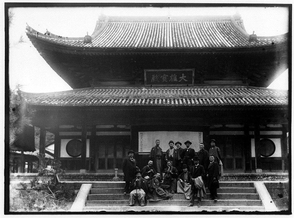 作品画像:宇治 大権宝殿前記念写真