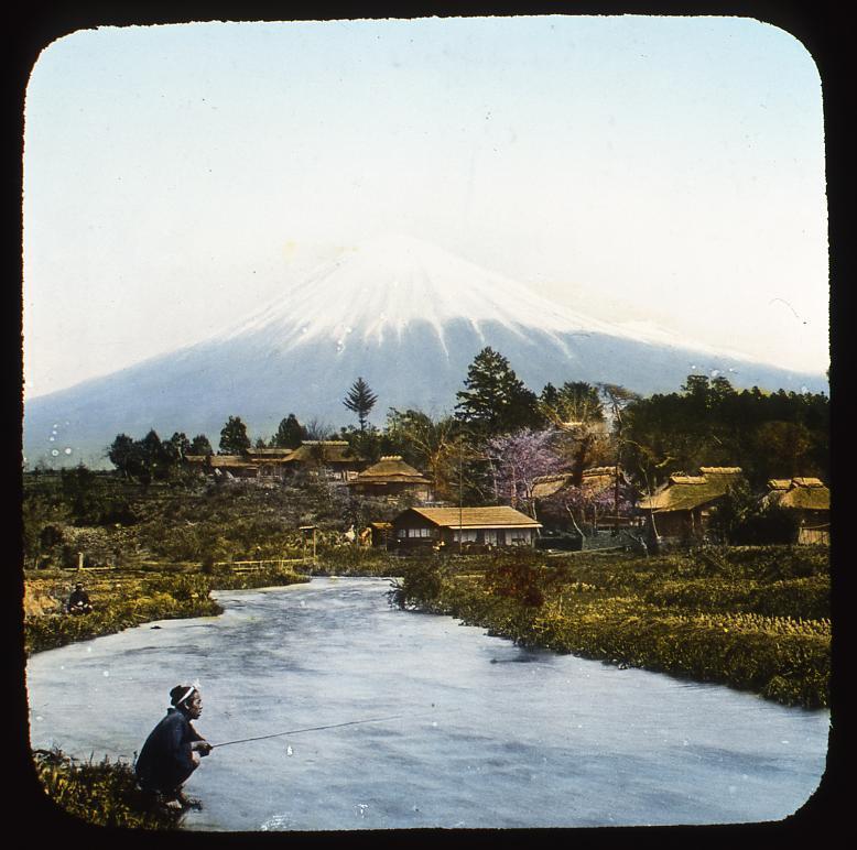 作品画像:富士山と釣りをする男性
