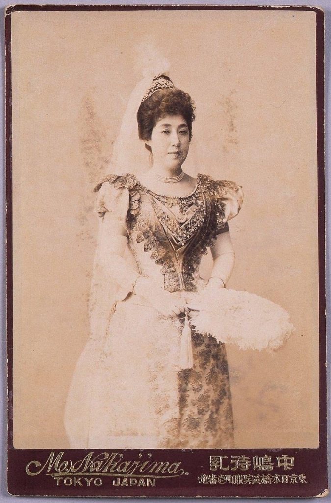 作品画像:戸田氏共伯爵夫人 極子 ローブデコルテ着用