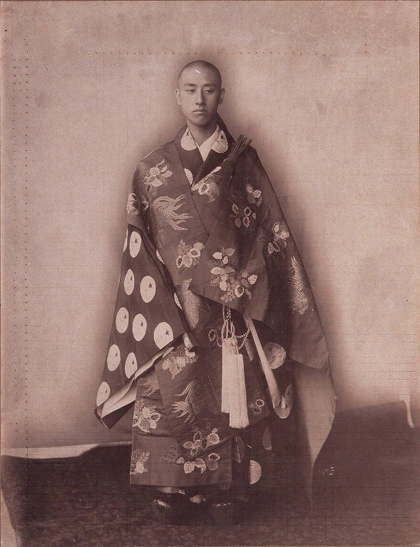 作品画像:大谷光演肖像(方眼線入り)