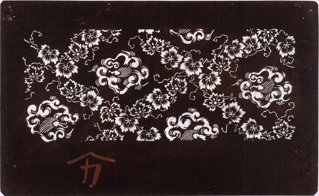 作品画像:長板中形型紙 菱格子 龍文