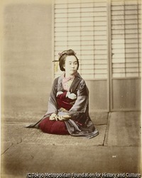 作品画像:(女性座像)