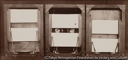 作品画像:電気シャッターの前面、シャッターパネルの位置(撮影前、途中、後)