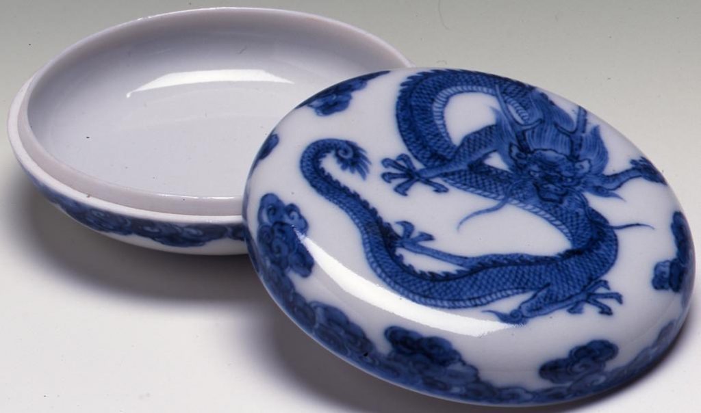 作品画像:青華龍香盒