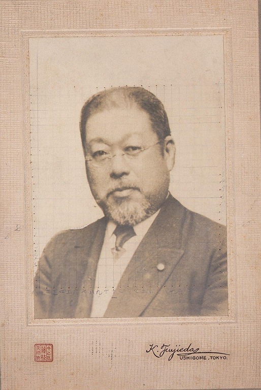 作品画像:和田垣謙三肖像(方眼線入り)