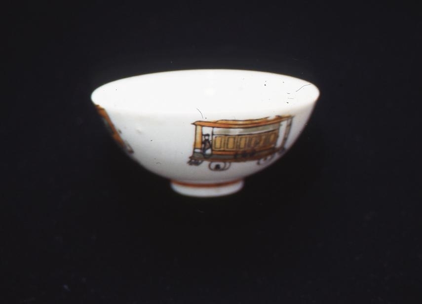 作品画像:子供用飯碗(市電・自動車・飛行機絵付)