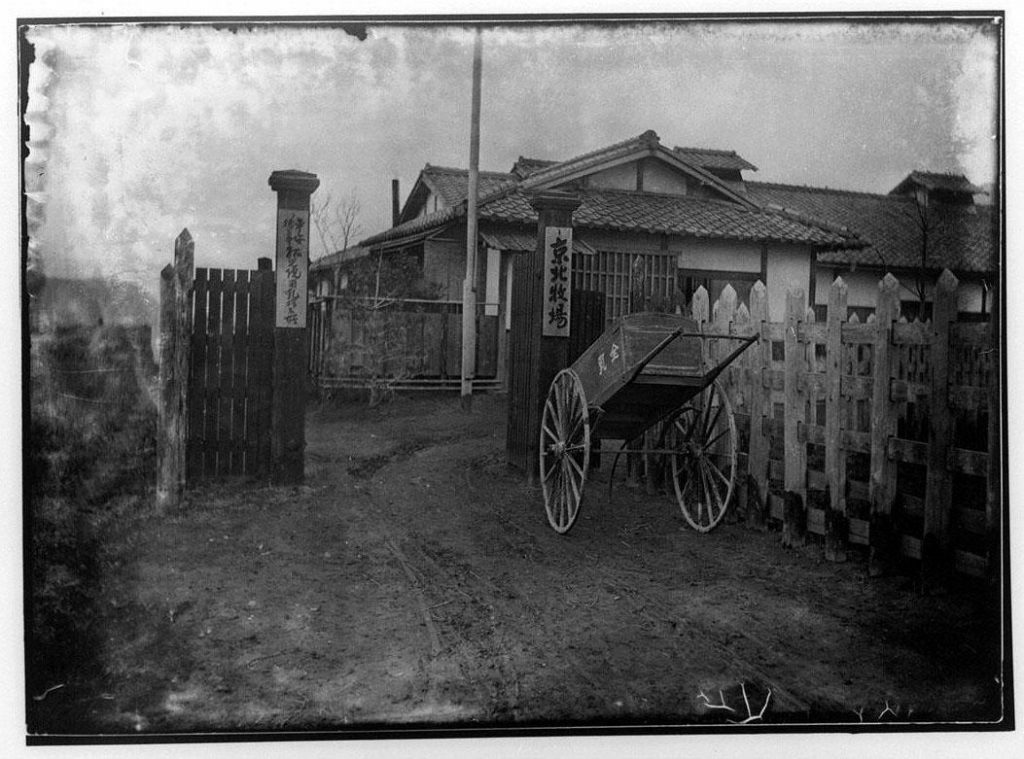 作品画像:京北牧場(平安徳義会孤児院用搾乳場)入口とリヤカー