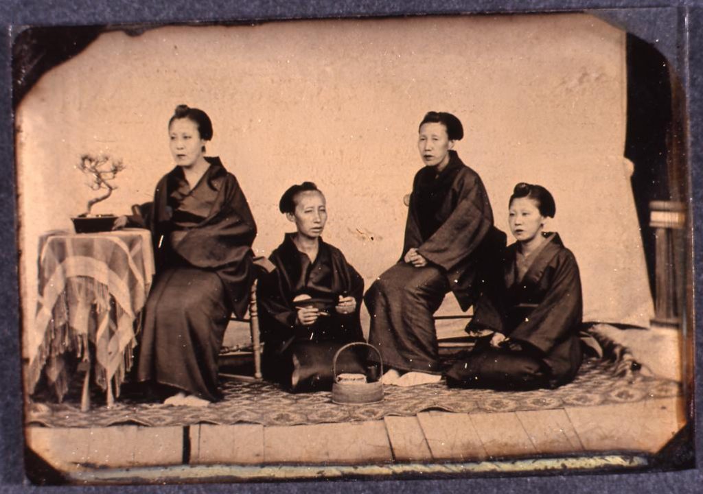 作品画像:女性4人像