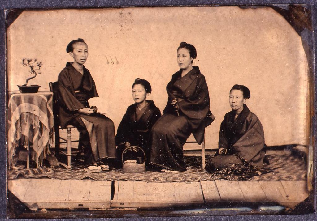 作品画像:女性4人像