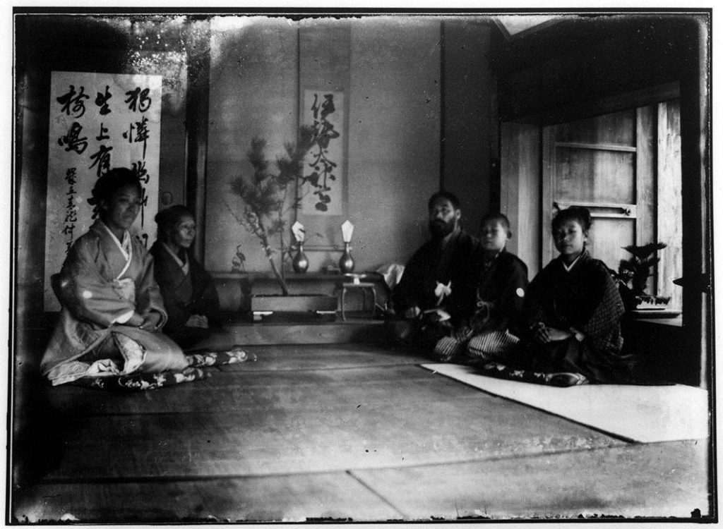 作品画像:正月の床間の家族