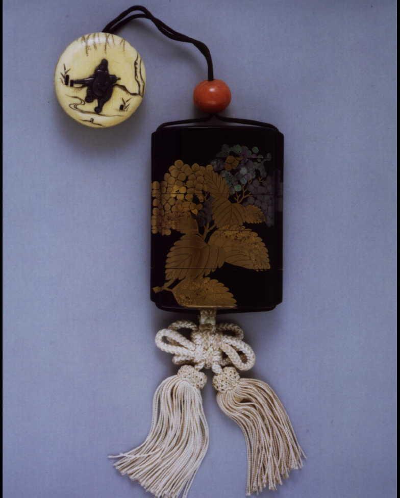 作品画像:紫陽花蒔絵螺鈿印籠 付 見立小野道風根付
