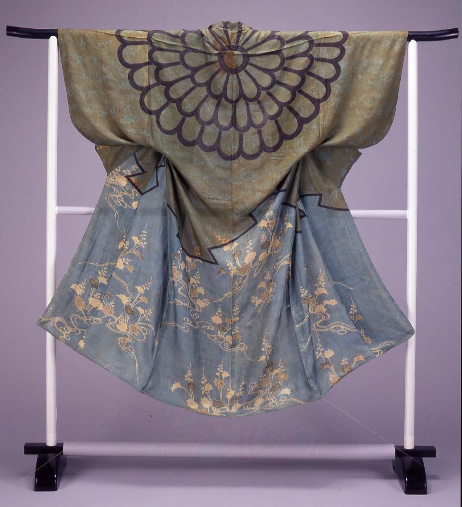 作品画像:染分平絹地花卉水草模様染被衣