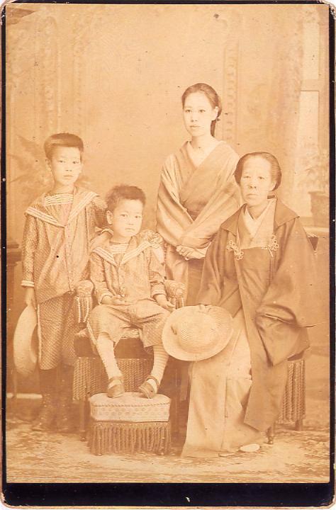 作品画像:永井荷風家族写真(荷風少年時)