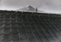 作品画像:(屋根と富士山)