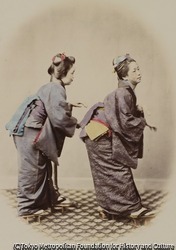 作品画像:(踊る二人の女性)