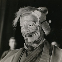 作品画像:(三光尉の面(老翁の顔) 朝日会館春の能にて)